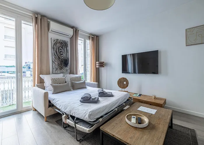 64m2 Face Majestic - 50m Palais & Plages Daire