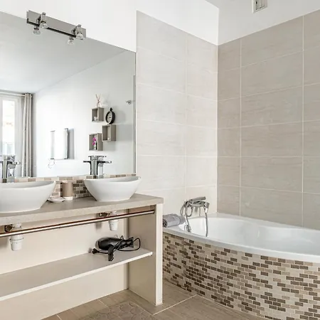 Apartment 64m2 Face Majestic - 50m Palais & Plages Cannes