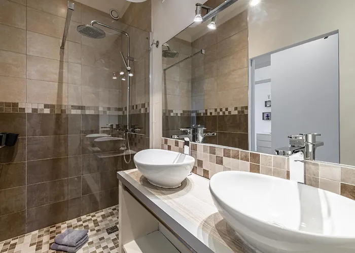 64m2 Face Majestic - 50m Palais & Plages 公寓 *